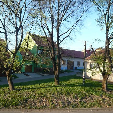 Gasthaus Za Kaplicku Hovorany Exterior foto